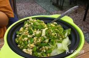 Spicy Egg and Pepper Clay Pot Rice