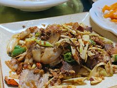 鲜笋炒坛子肉-土砂锅生态山庄·非遗砂锅雅鱼