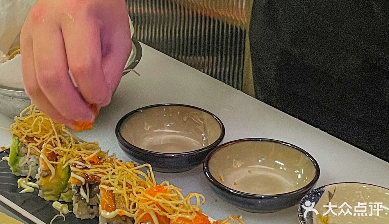 南京街头暗黑系日料店🖤 氛围感拿捏了