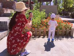 -百里峡七彩艺术小镇