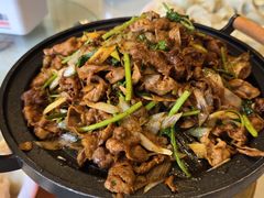 老北京炒烤肉-鑫巴蜀小镇 · 水煮鱼专研店(玉桥店)
