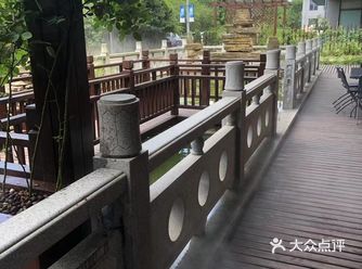 没事可以下来走走，总闷在屋子里也不好