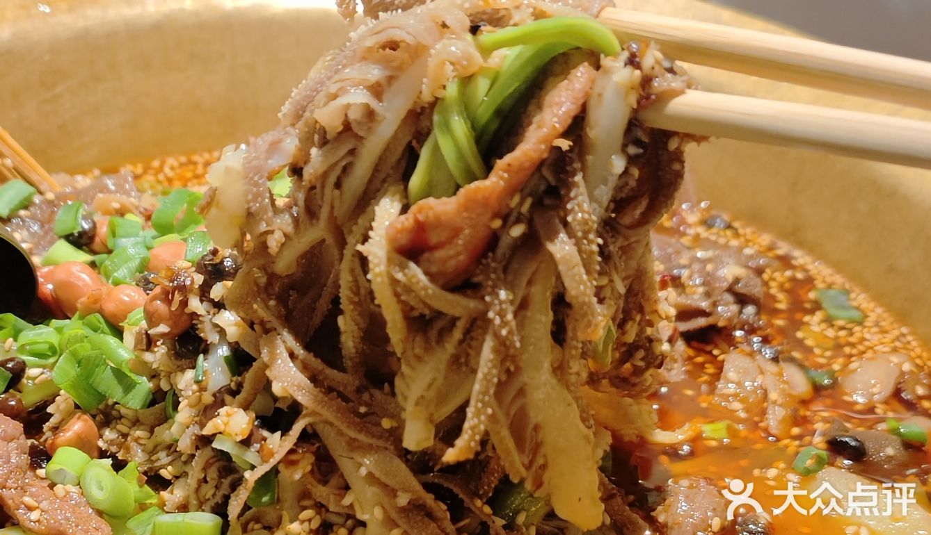 不敢想象吃一大盆脆爽的毛肚贡菜，有多快乐！