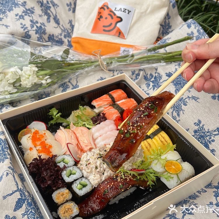 真羡慕成都人!去春游🧺都能点寿司拼盘外卖