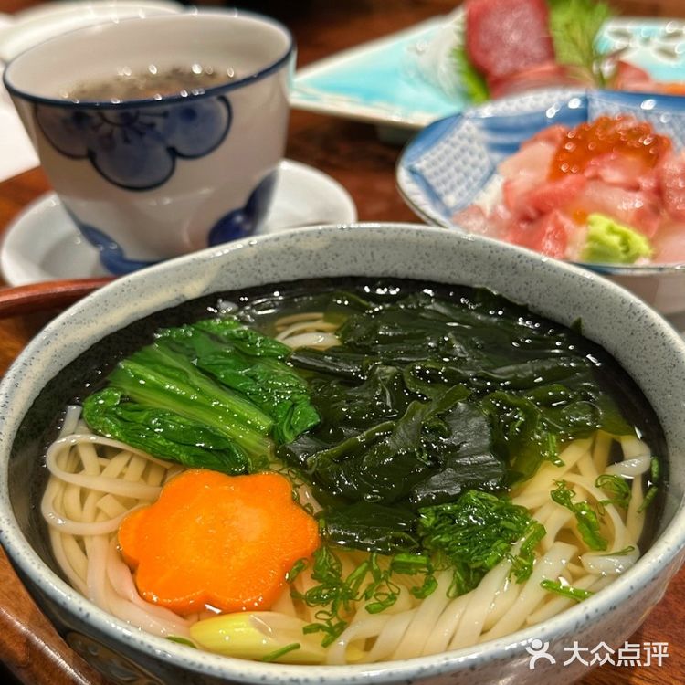 一板之隔，赏大师傅一捏一握之间的美食文化艺术