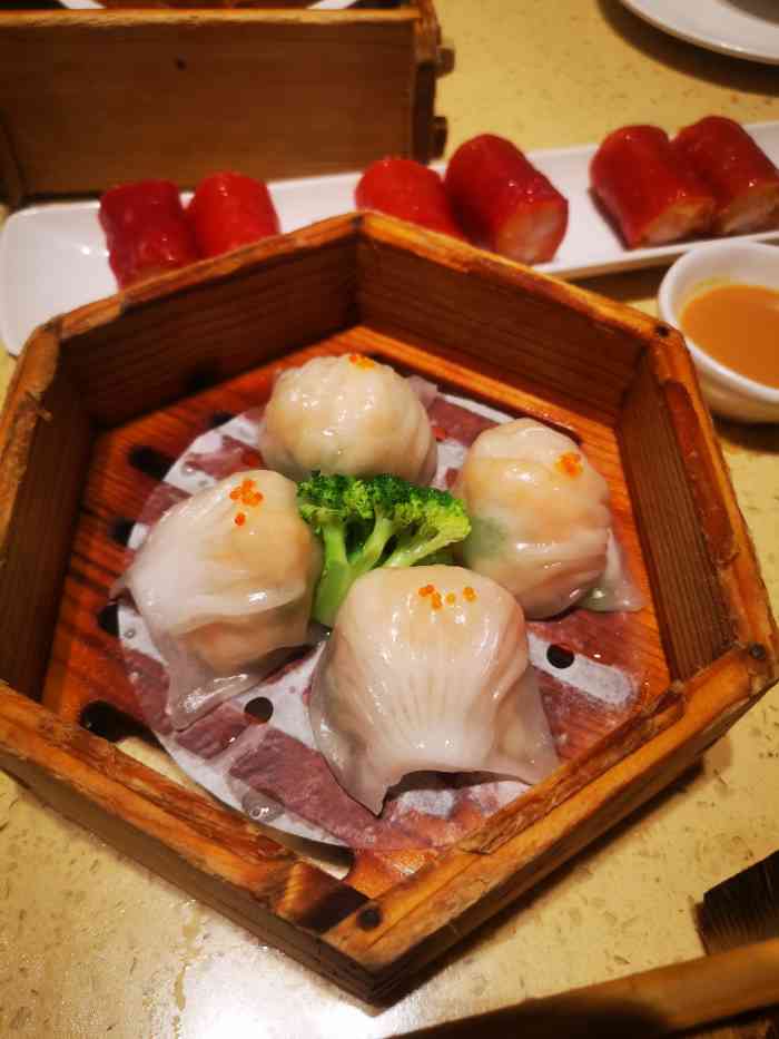 正哥点心皇子(罗村店)-"停车方便,环境也还可以,产品比较丰富,性.