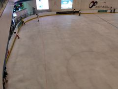 -冰纷万象滑冰场(赣州华润万象城店)