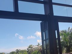-亚龙湾喜来登·美景台大堂吧