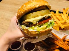 -The Habit Burger Grill 哈比特汉堡(复兴soho店)