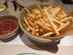 帕玛芝士薯条配自制番茄酱-93Club·法餐厅