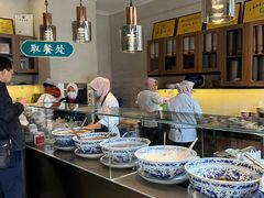 餐具摆设-清真盛志望麻酱酿皮·非遗老字号