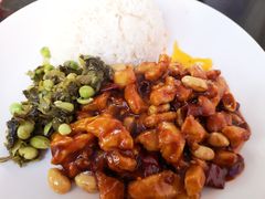 宫保鸡丁饭-白玉兰传统小吃