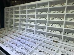 -臻美视爵眼镜·明月·依视路·蔡司折扣店(广渠门店)