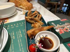 -悦得闲广式点心茶楼(蓝鲸世界店)