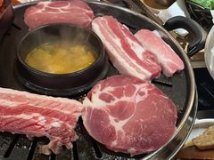 -江南猪肉商会无限续吃(弘大店)