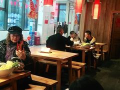 大堂-野山舂·贵州现舂酸汤火锅(鸿通城店)