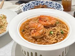 酸萝卜烩大海虾-品海楼·大连海胆锅贴馆(东港店)