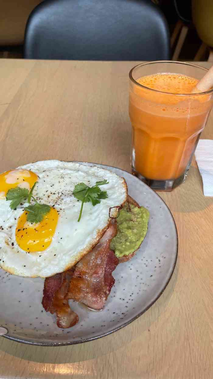 wagas沃歌斯(胶州路店)-"真够佩服自己,从教会出来,想也没想就乘上.