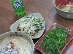 -亮亮面馆(经六路店)