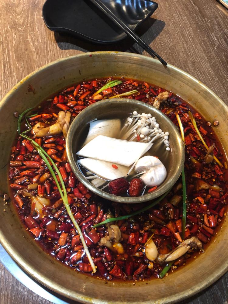 红魔重庆美蛙火锅(百联世纪店)