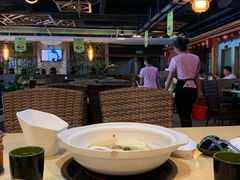 大堂-龙泉人椰子鸡.糟粕醋.海南菜(三亚旗舰店)