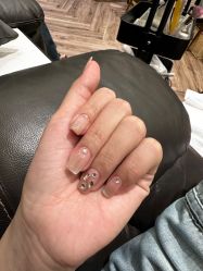 -花岐款式专研健康美甲沙龙