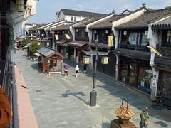 -吴山路夜市