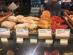 扁桃仁巧克力羊角-BAKER&SPICE(国金中心商场店)
