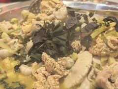 新鲜鱼籽鱼泡锅-聚味罗记大排檔·烧烤·鲜鱼杂·甲鱼煲(科学馆店)