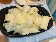 黄喉-鲜入围煮花胶鸡海鲜火锅
