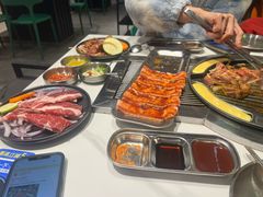 -山野的朋友露营炭火烤肉