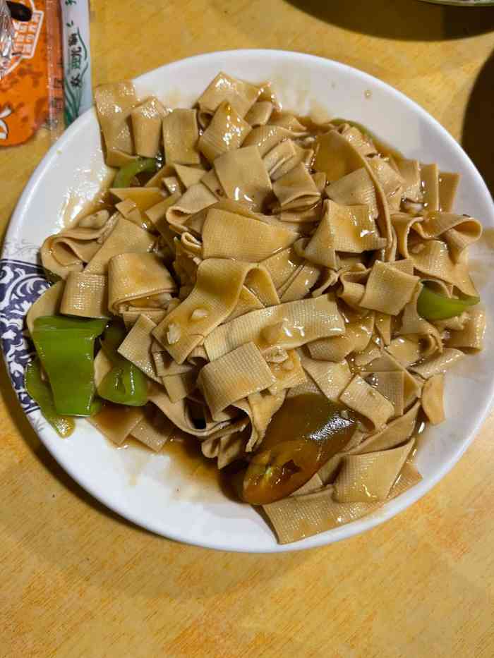 正门快餐~位置在铁西六道街国美路口拐进去的路边小店,对面是三里桥徐