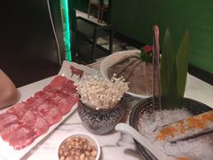 -左庭右院鲜牛肉火锅(金山万达店)