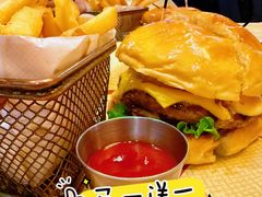 -BOURBON 玻本美式餐厅酒吧(虹桥新天地店)