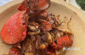 Black Pepper Tiger Crab Stir-Fried Rice Noodles