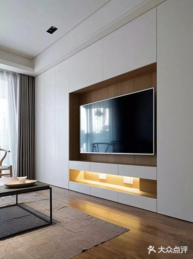 看极简风如何弱化满墙衣柜的压迫感!