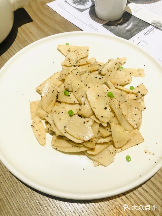 小大董·烤鸭(凤凰汇店)松露酱炒笋尖图片