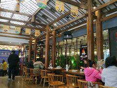 大堂-阿瓦山寨·湘菜现炒·剁椒鱼头王(咸阳总店)