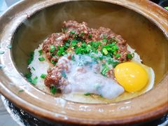 窝蛋牛肉饭-红星光发煲仔饭(文海店)