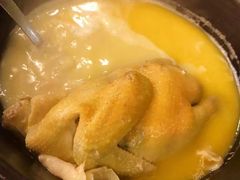 浓厚原只鸡煲花胶汤-鲜入围煮花胶鸡海鲜火锅