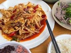 -大众跷脚牛肉馆·非遗传承单位(峨眉山店)