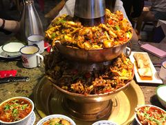 -沪小二炭火蛙锅(淮海中路美食不夜城店)