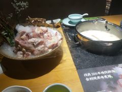 -洪氏嗨捞·广东猪肚鸡·椰子鸡火锅(西咸万象城店)