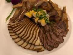 招牌卤味拼盘-天下三绝 牛肉面/红酒