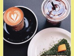 Flat&nbsp;white-black rainbow coffee