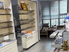 -视野联行眼镜•蔡司•依视路(温江店)