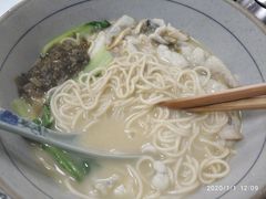 -明呈黄鱼面馆(斜土路店)