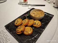 鹅肝酱葱油饼-南麓·浙里(外滩店)