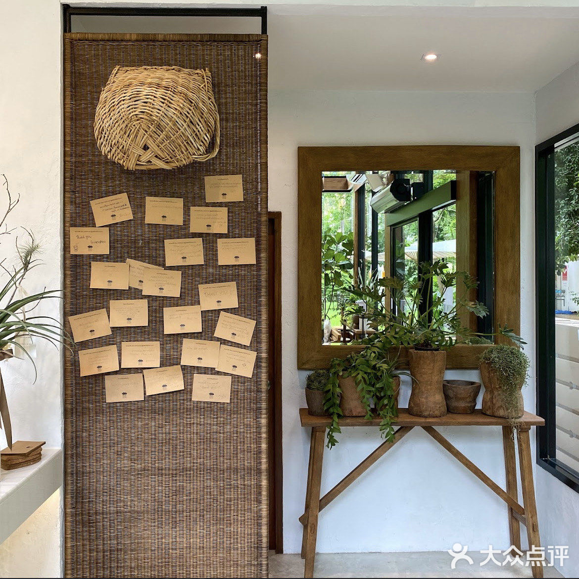 泰国曼谷城市内森林氧吧咖啡店