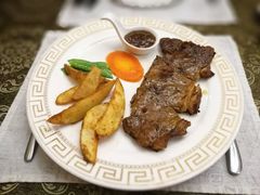 西冷牛排配薯条-92°C俄式厨房(中央大街店)